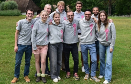 Clubvergaderingen staan op voor leden en niet-leden.